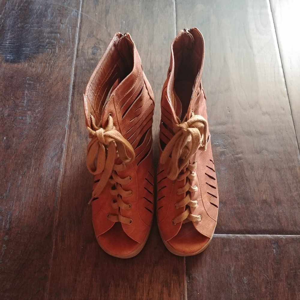 Pre-Owned Suede Ankle Booties